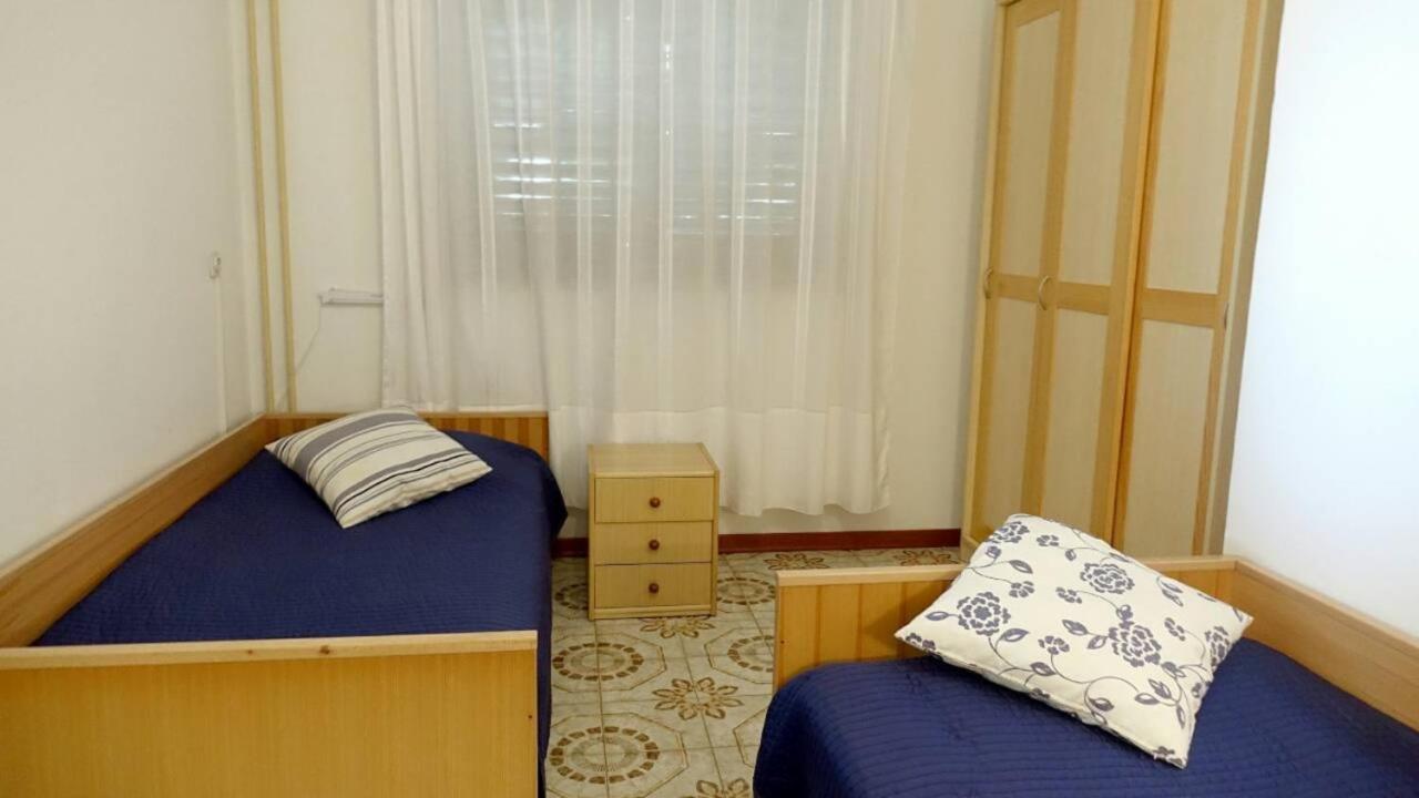 Calm Sea View Apartment Баньоле Екстериор снимка